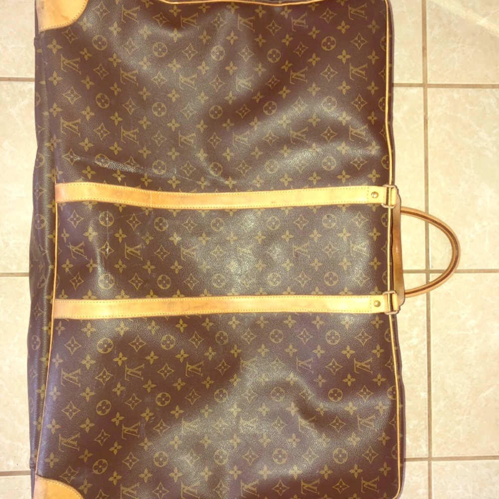 Louis Vuitton Sirius 70 
monogram suitcase